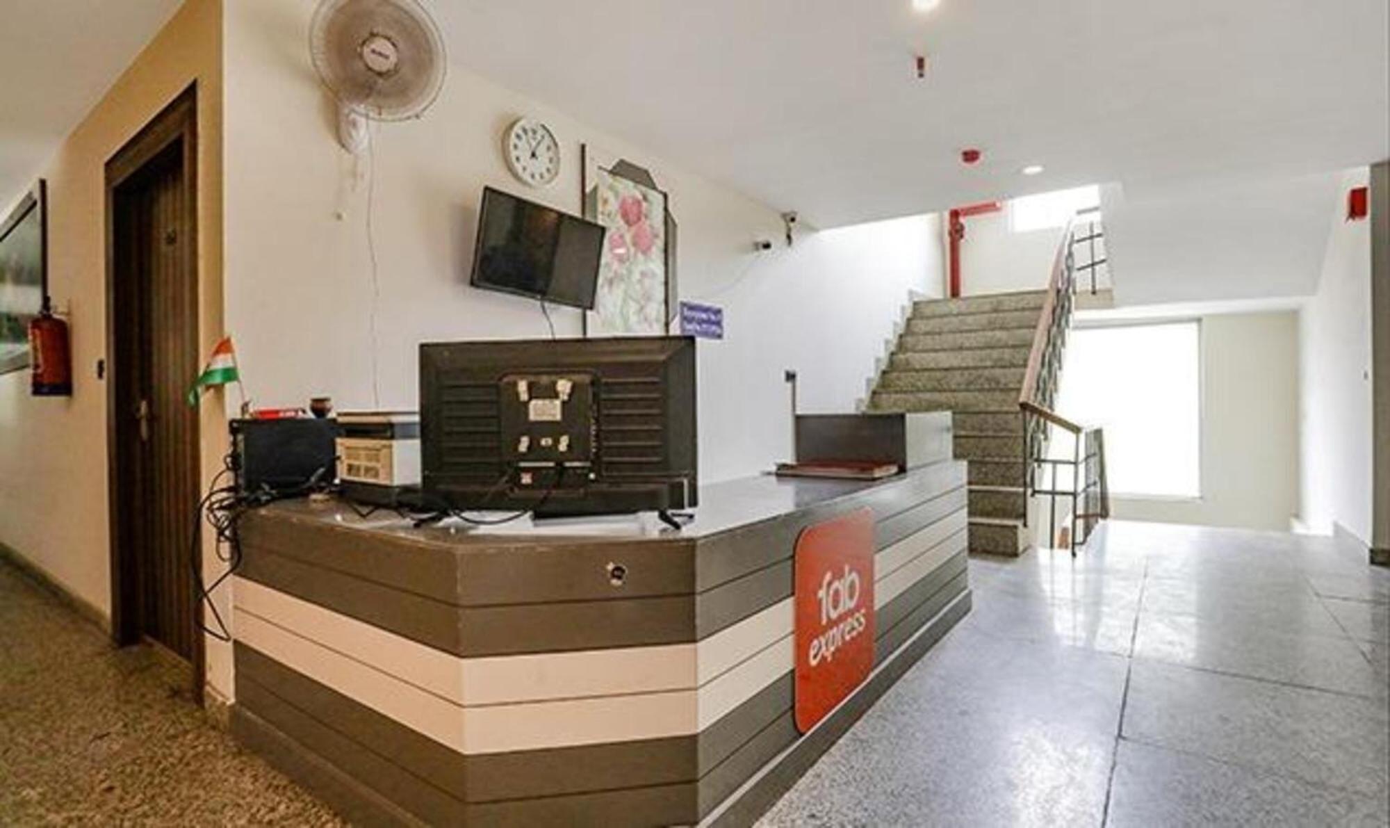 Fabhotel F9 Sector 58 Noida Eksteriør billede